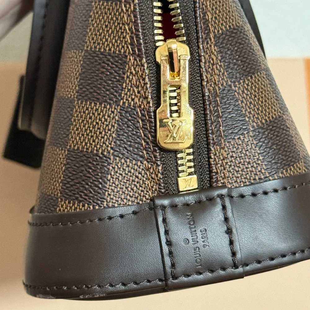 Louis Vuitton Mini Alma Bag - Picture 4 of 16